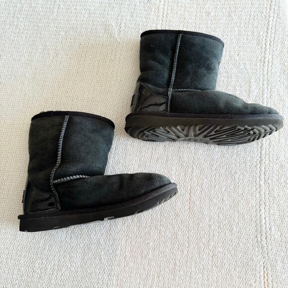 UGG Black Classic Short Boots - Youth 2 - Picture 1 of 7